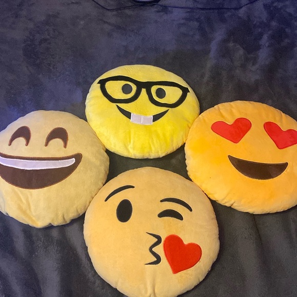 Emoji pillows - Picture 1 of 1